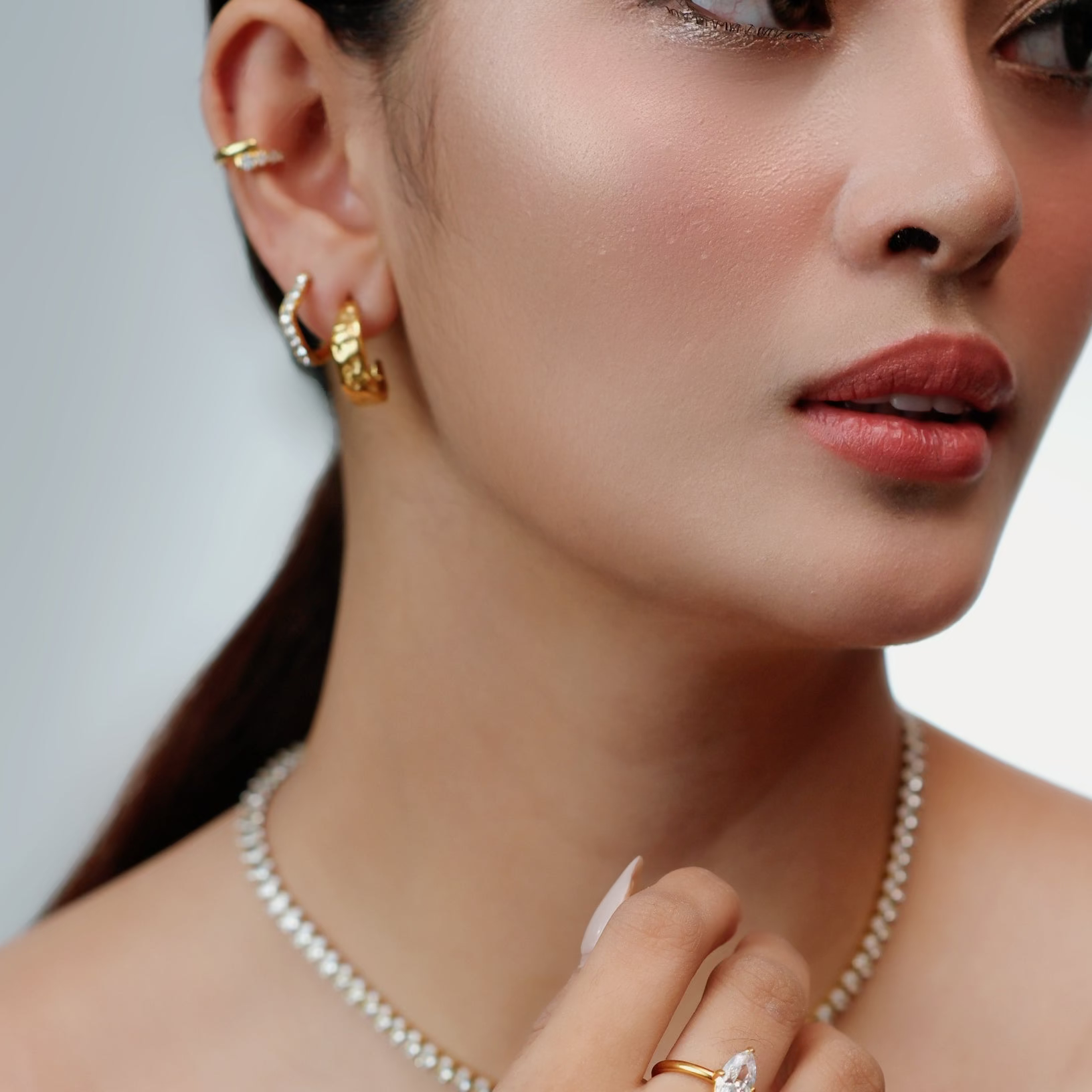 Ynna Curve Earrings